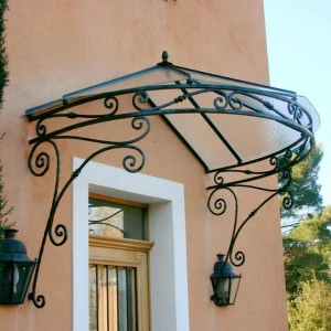 Marquise forgée dans le var