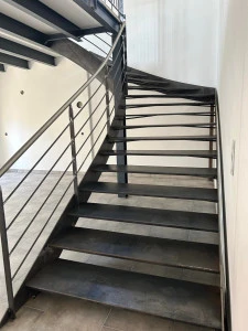 Escalier en fer forgé sur mesure dans le var